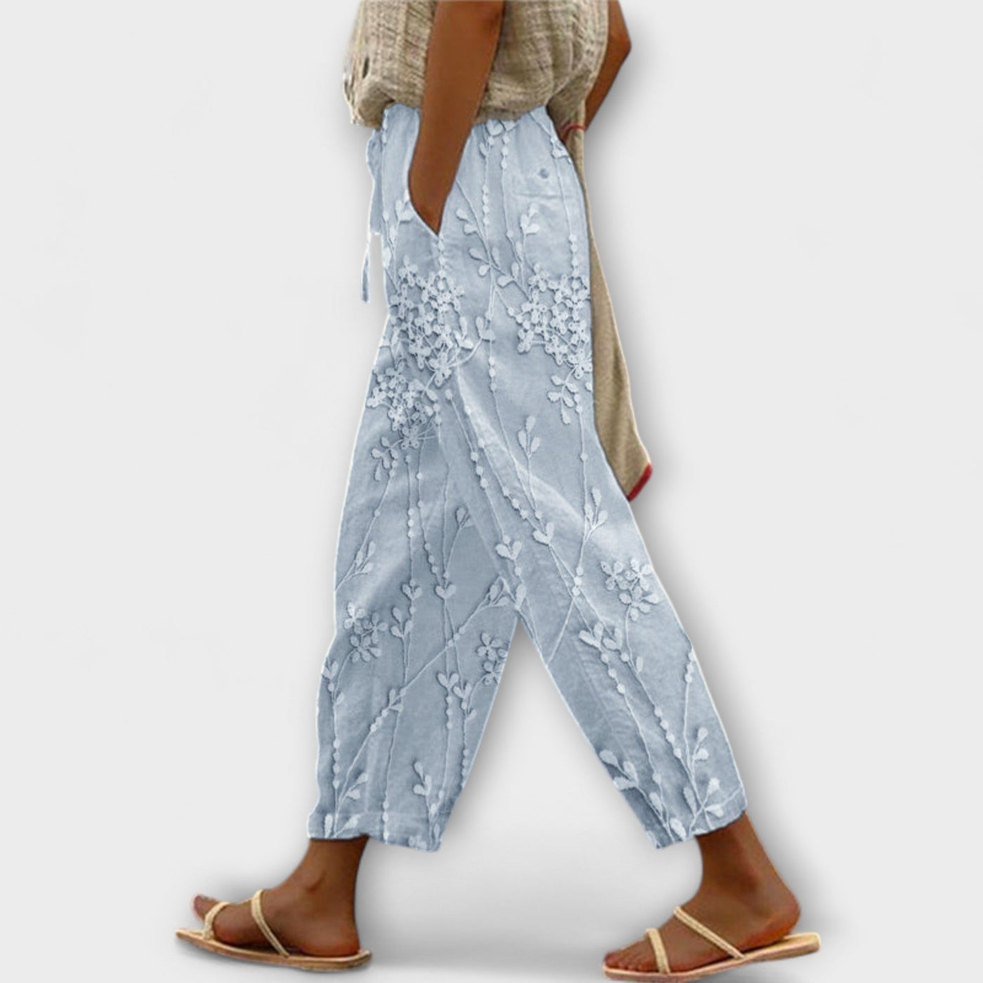 Tilda™ | Luźno skrojone spodnie z nadrukiem liści winorośli