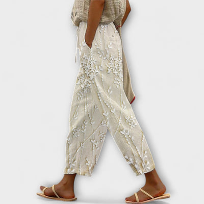 Tilda™ | Luźno skrojone spodnie z nadrukiem liści winorośli